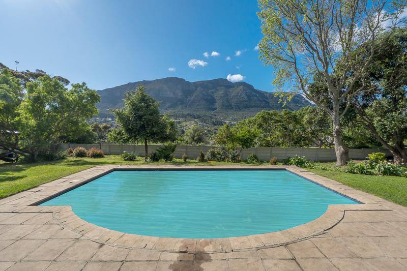 4 Bedroom Property for Sale in The Meadows Western Cape